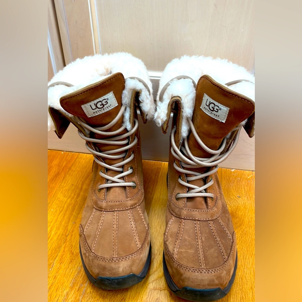 UGG EVENT WATERPROOF BOOTS- SIZE 9